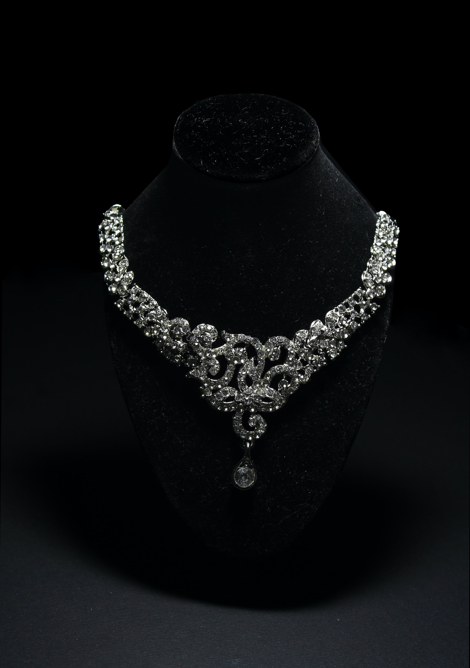 Silver necklace with diamonds