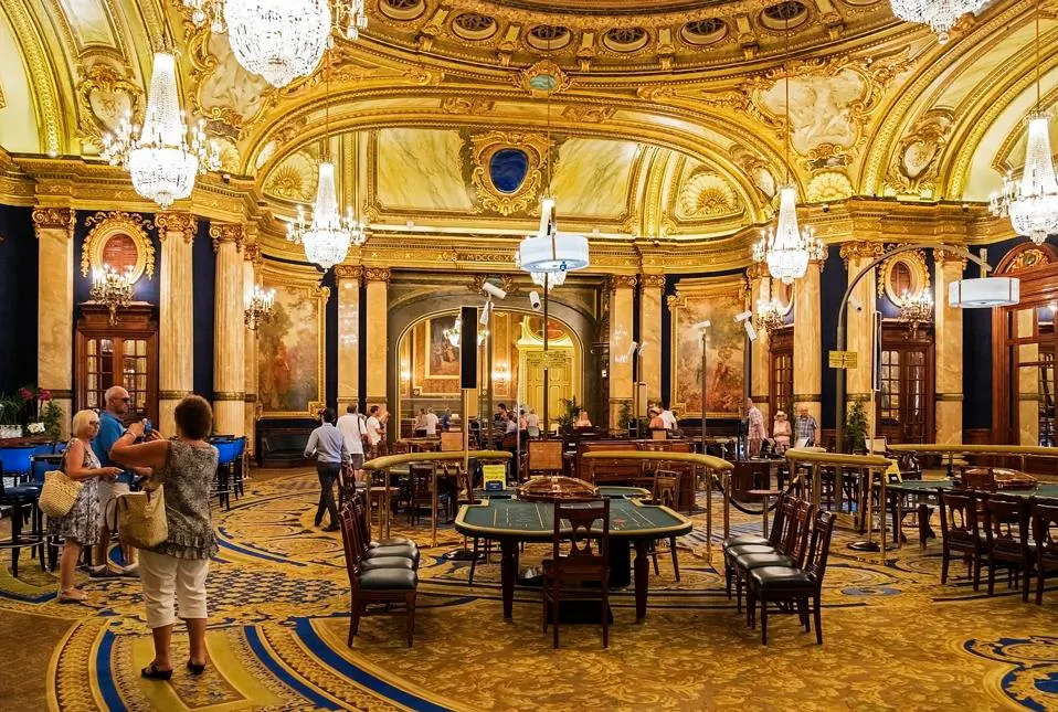 De monte casino inside